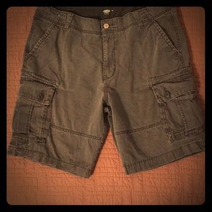 Old Navy Men’s cargo shorts size 36